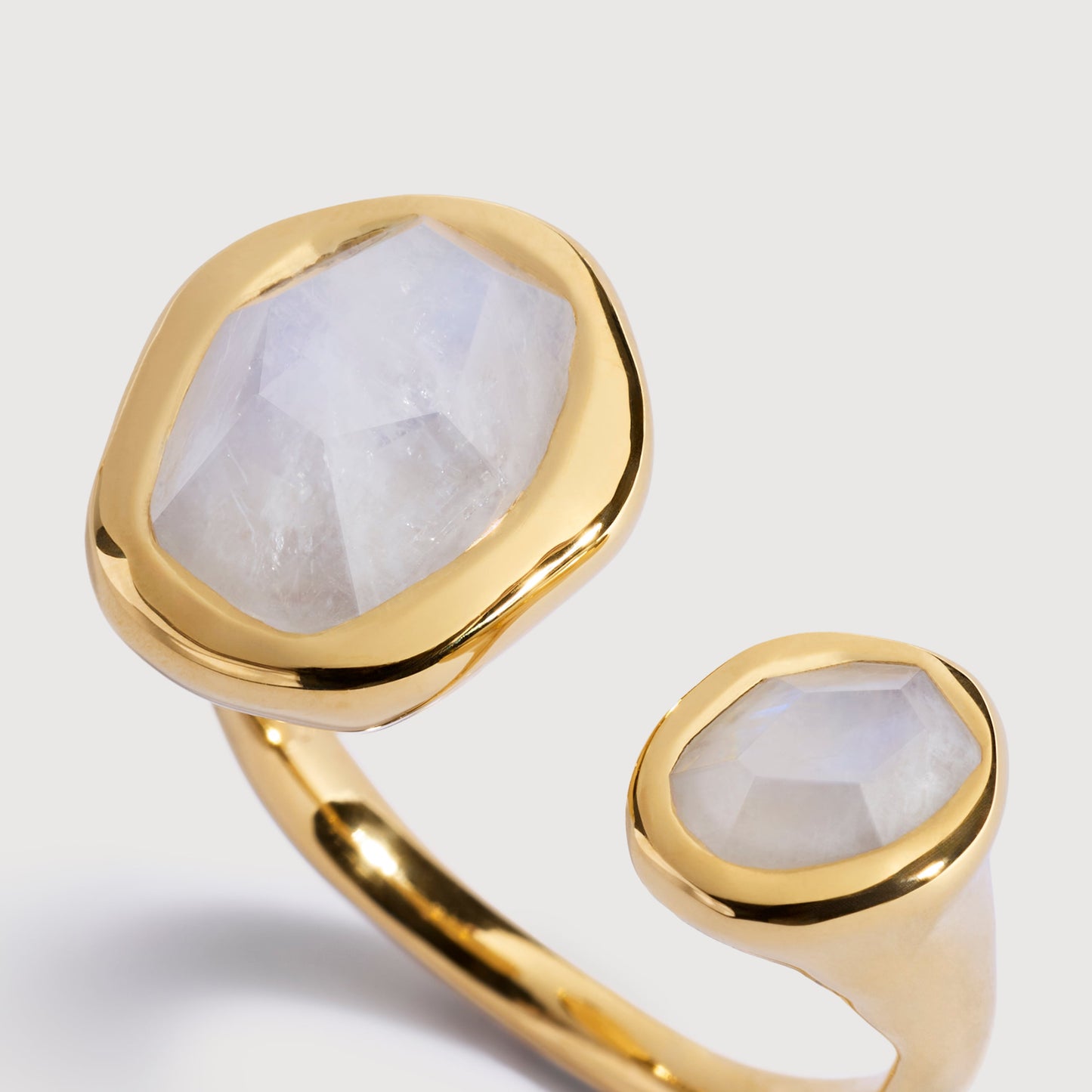 Gold-Vermeil-Ring „Odyssey“ mit offenem Design – Mondstein