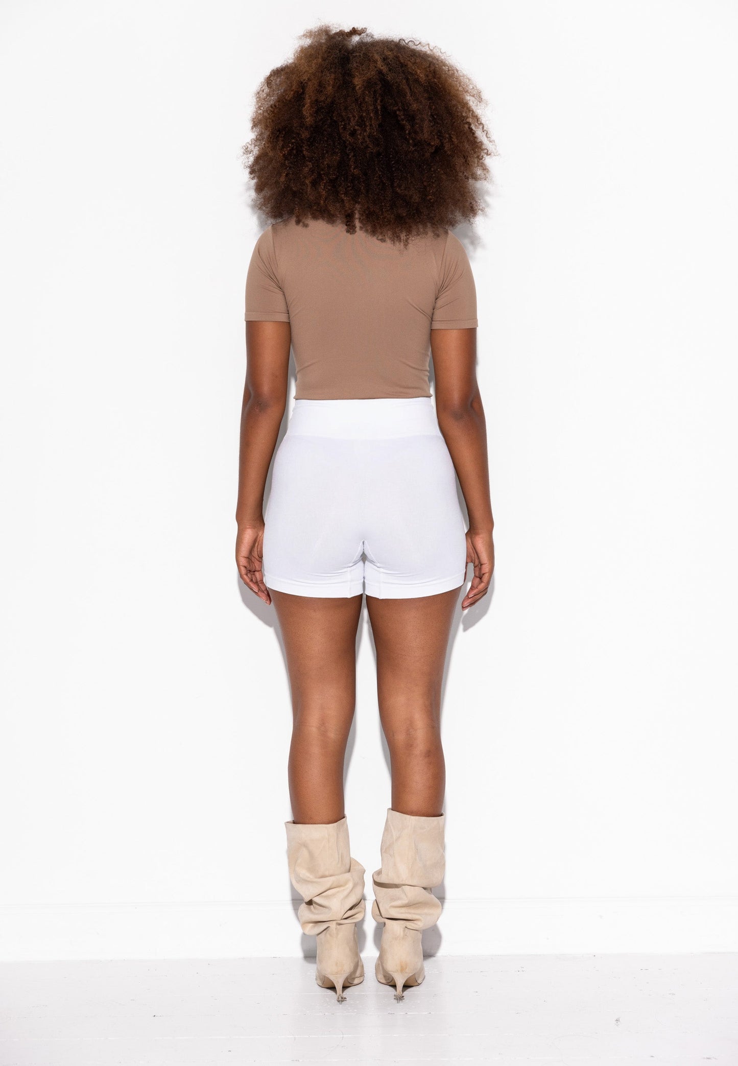 Honest Midwaist Shorts Functional Comfort- White
