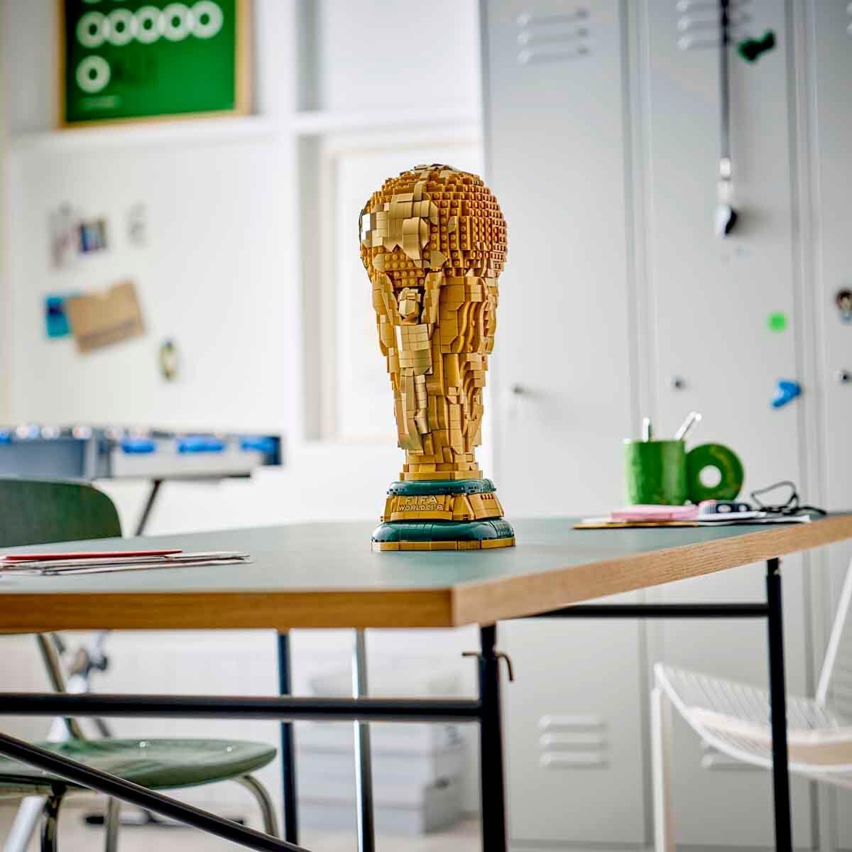Editions Sports Offizieller Pokal der FIFA Fußball-Weltmeisterschaft - 3D DIY Modell mit sammelbarer Minifigur - Fußball Geschenk für Jungen & Mädchen ab 12 Jahren und Erwachsene Fans